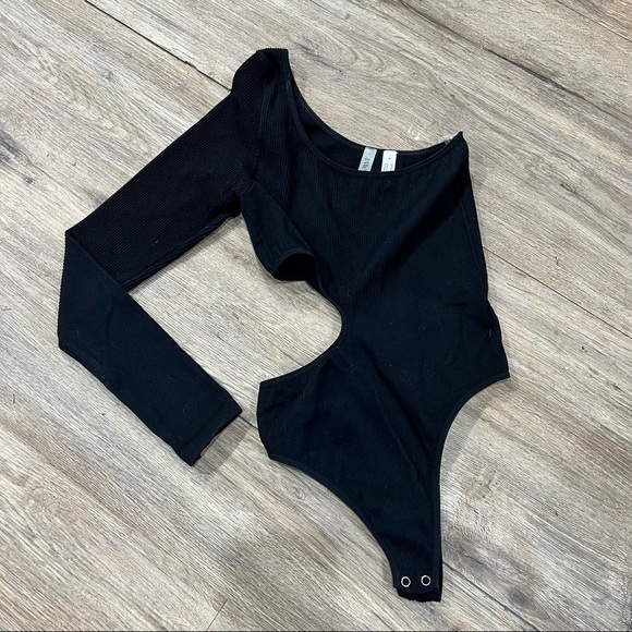 Black Cut Out Ribbed Bodysuit - Picture 3 of 5